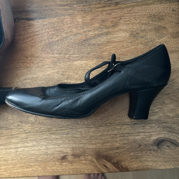 Capezio Black Character Shoes/Heels - 7.5 - Picture 9 of 10
